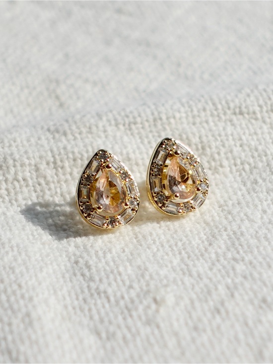 Jewelry - NEW! Gold Teardrop Crystal Stud Earrings - Champagne